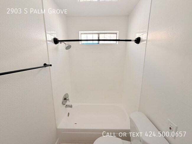 Building Photo - 2903 S Palm Grove Ave