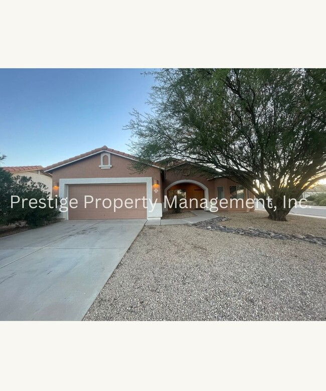 Primary Photo - Beautiful Must see Spacious 4/2 Home on th...