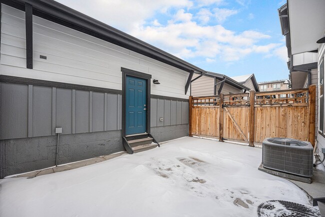 Building Photo - Stunning Wheat Ridge townhome - Available ...