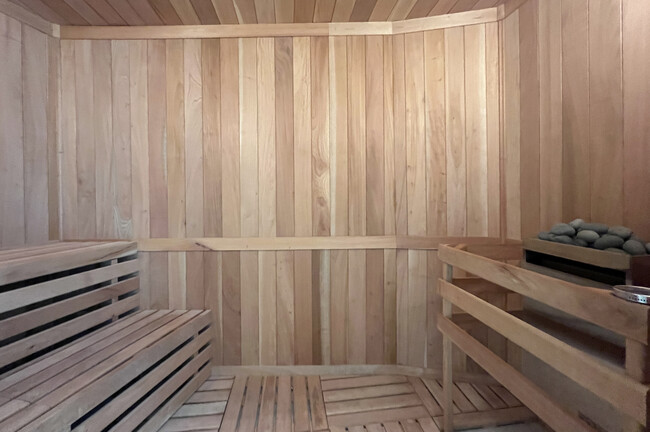 Sauna - 1000 Auahi St