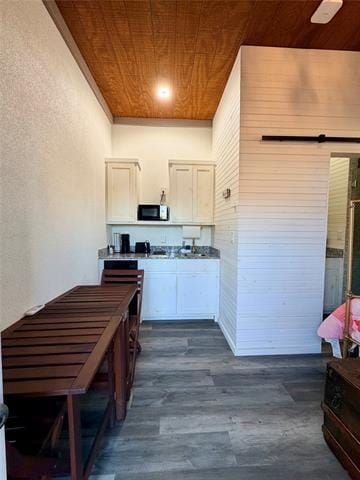 Building Photo - 925 Honeysuckle Ln