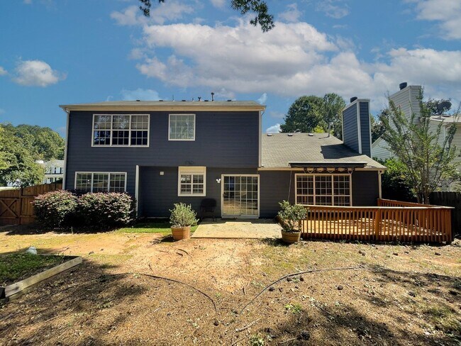 Building Photo - Beautiful fenced in Corner Lot!