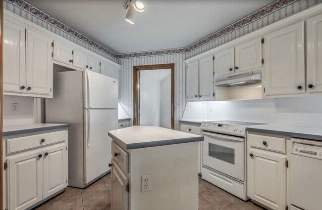 Building Photo - 808 NW 142nd St