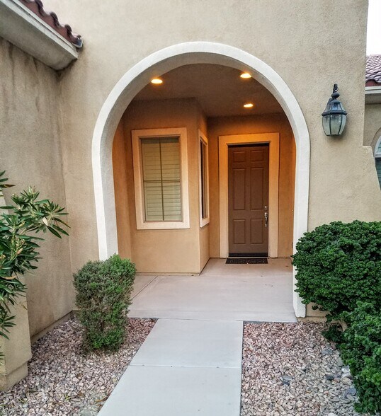 Front entry - 40296 Calle Ebano