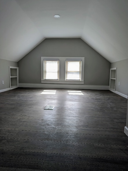 Building Photo - 382 Wyandotte Ave