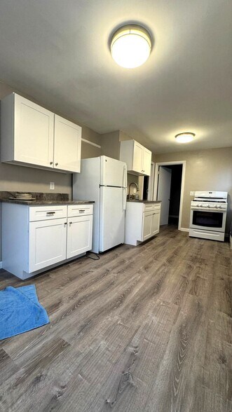 Primary Photo - 220 Hamilton St