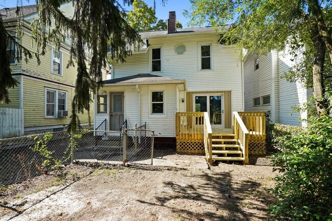 Building Photo - Spacious 3 Bed, 2 Bath in Newark - Move-In...