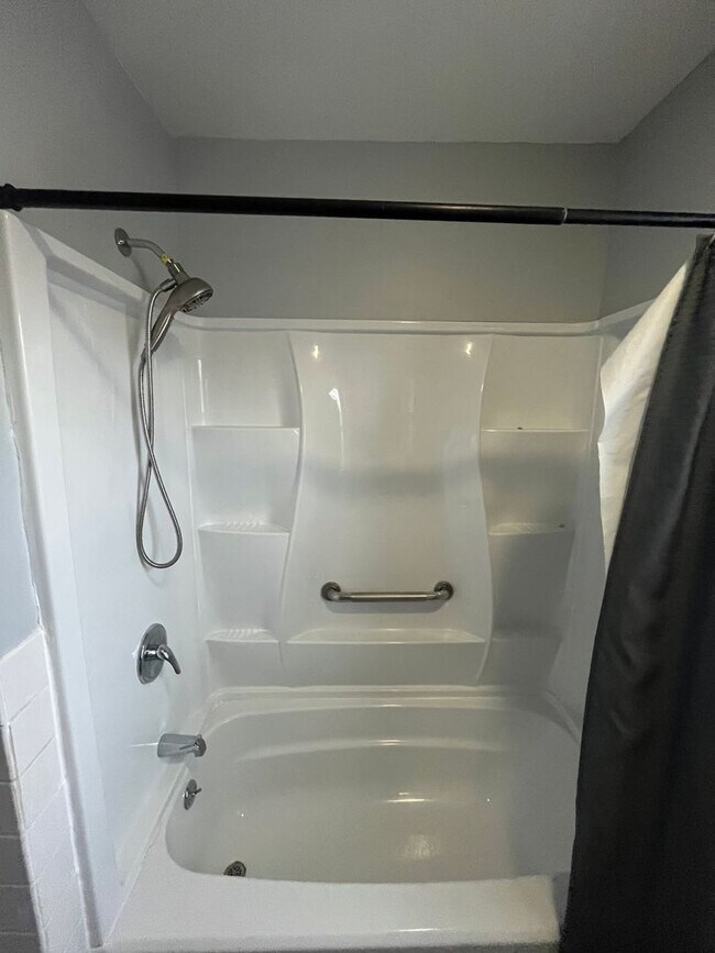 Building Photo - 2729 Dewey Ave