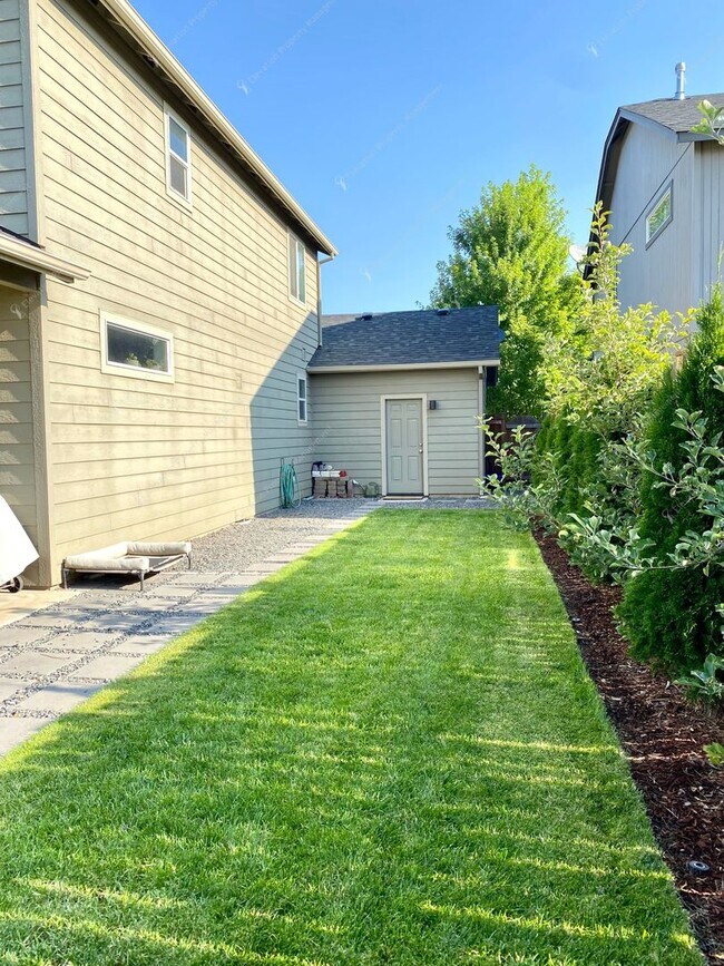 Building Photo - * Coming Soon * Beautiful Unfurnished 3-Be...