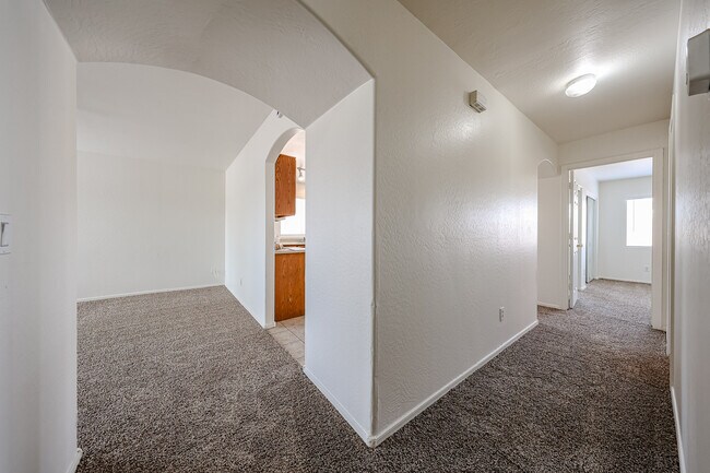 Building Photo - 11498 W Shaw Butte Dr