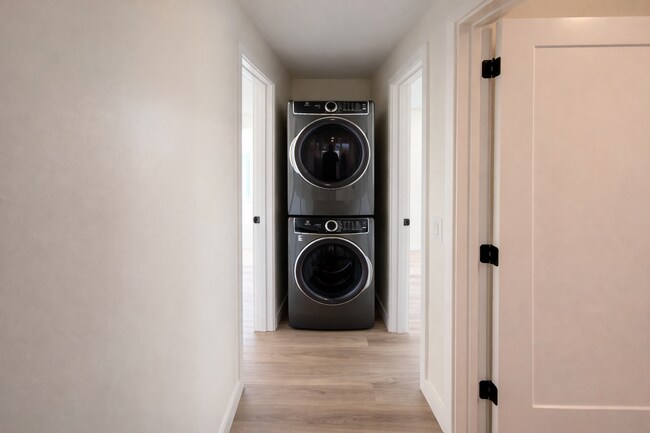 Building Photo - 4601 Almayo Ave