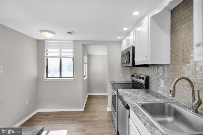 Building Photo - 46-6-46 Holly Dr