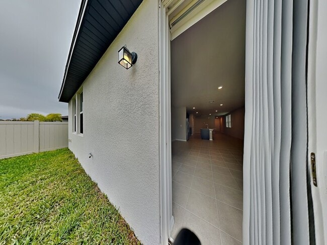 Building Photo - 2410 Brassie Ct