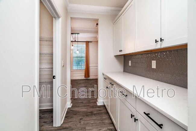 Building Photo - 5121 Ennisworth Ln