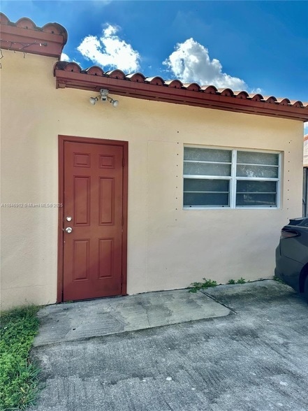 Building Photo - 624 Westward Dr