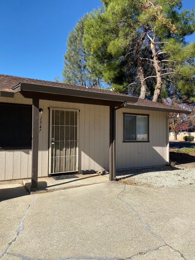 Building Photo - 1547 Dana Dr