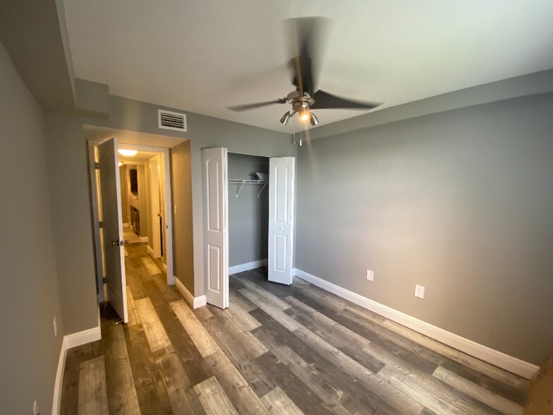 Building Photo - 2831 N Oakland Forest Dr