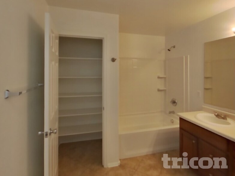 Building Photo - 4912 N 109th Ave