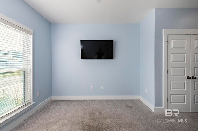 Building Photo - 231 Bronze St