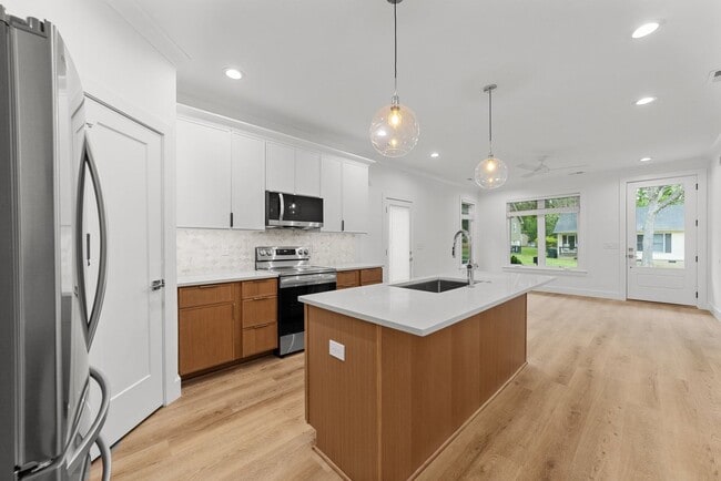 Building Photo - Gorgeous New Construction, Modern Finishes...