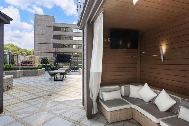 Building Photo - 2 Bedroom, 2 Bathroom Spacious Condo with Dining & Living Room within Heart of Buckhead