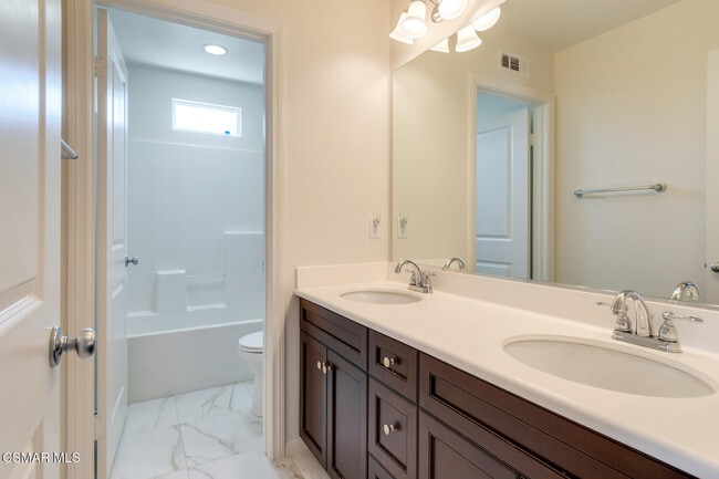 Building Photo - 2952 Palmera Ln