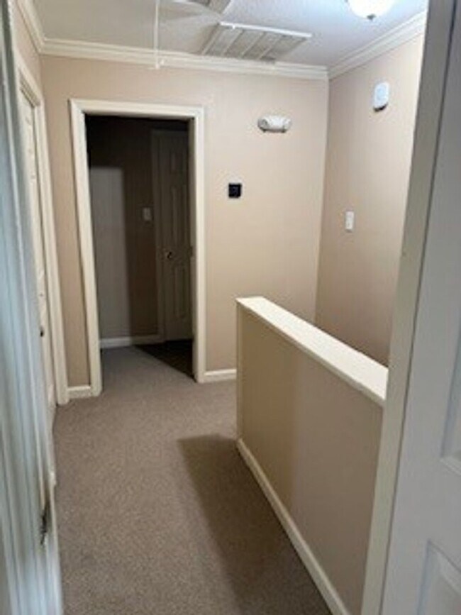 Building Photo - 4 Laura Dr