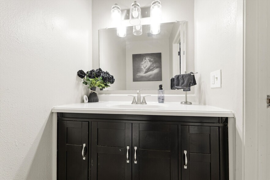 Building Photo - 5460 White Oak Ave