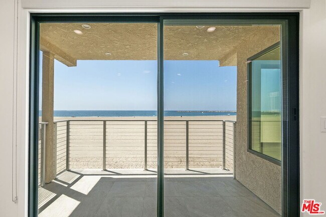 Building Photo - 6405 Ocean Front Walk