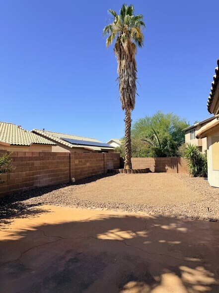 Building Photo - 9005 N Lawndale Dr