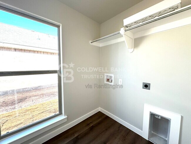 Building Photo - 2912 Corpus Ave