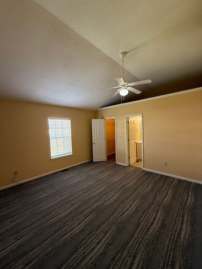 Building Photo - Quarter Condo