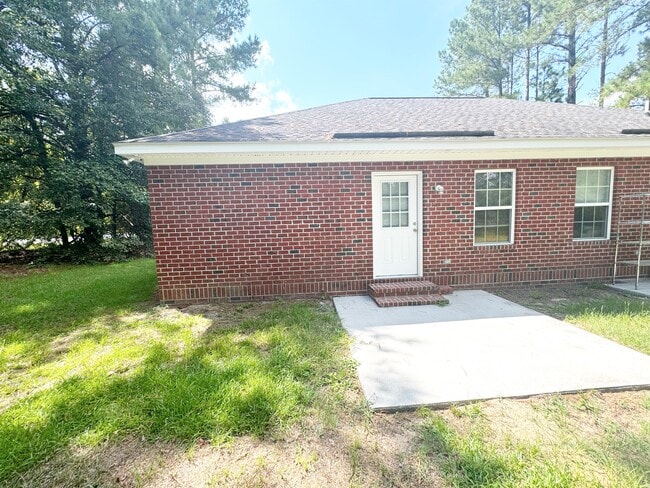 Building Photo - 100 Crossway Cottages Ln