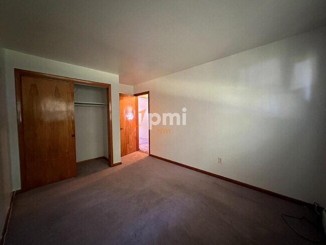 Building Photo - 2591 Parkview St