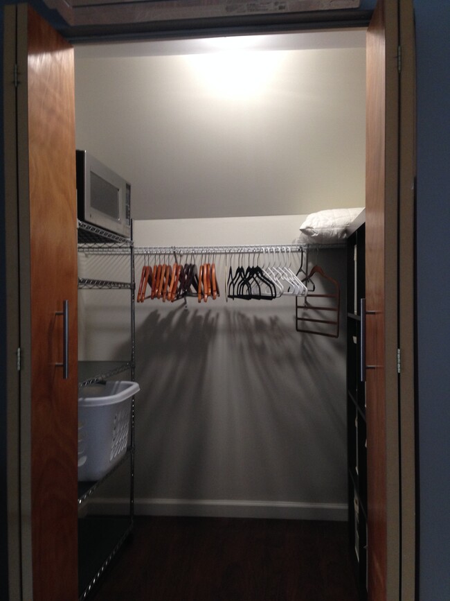 Spacious walk-in closet - 3643 Lincoln St