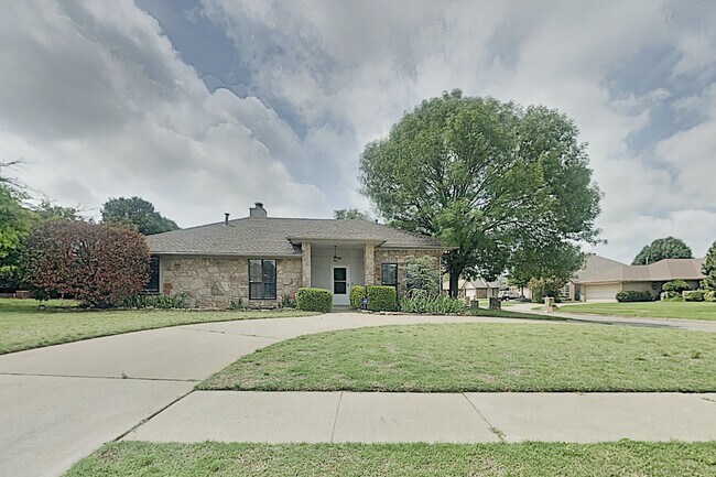 Building Photo - 3 Bedroom 2 Bath Home Conveniently Located in Moore