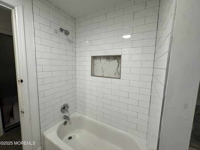 Building Photo - 346 Chelsea Ave