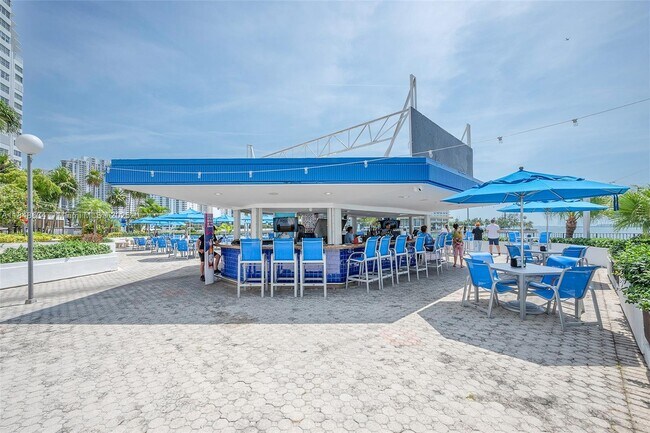 Building Photo - 801 Brickell Bay Dr