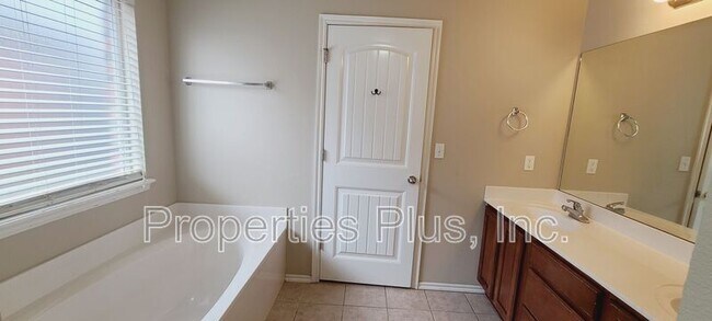 Building Photo - 8421 Dunnwood Rd