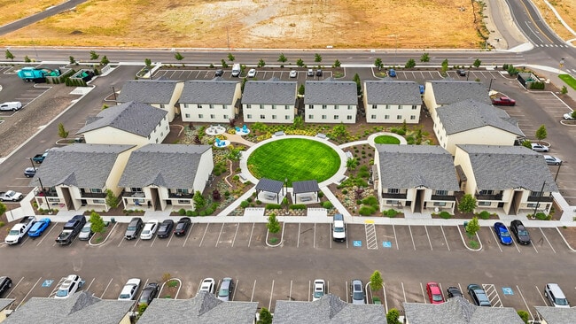 Building Photo - The Flats at West Richland
