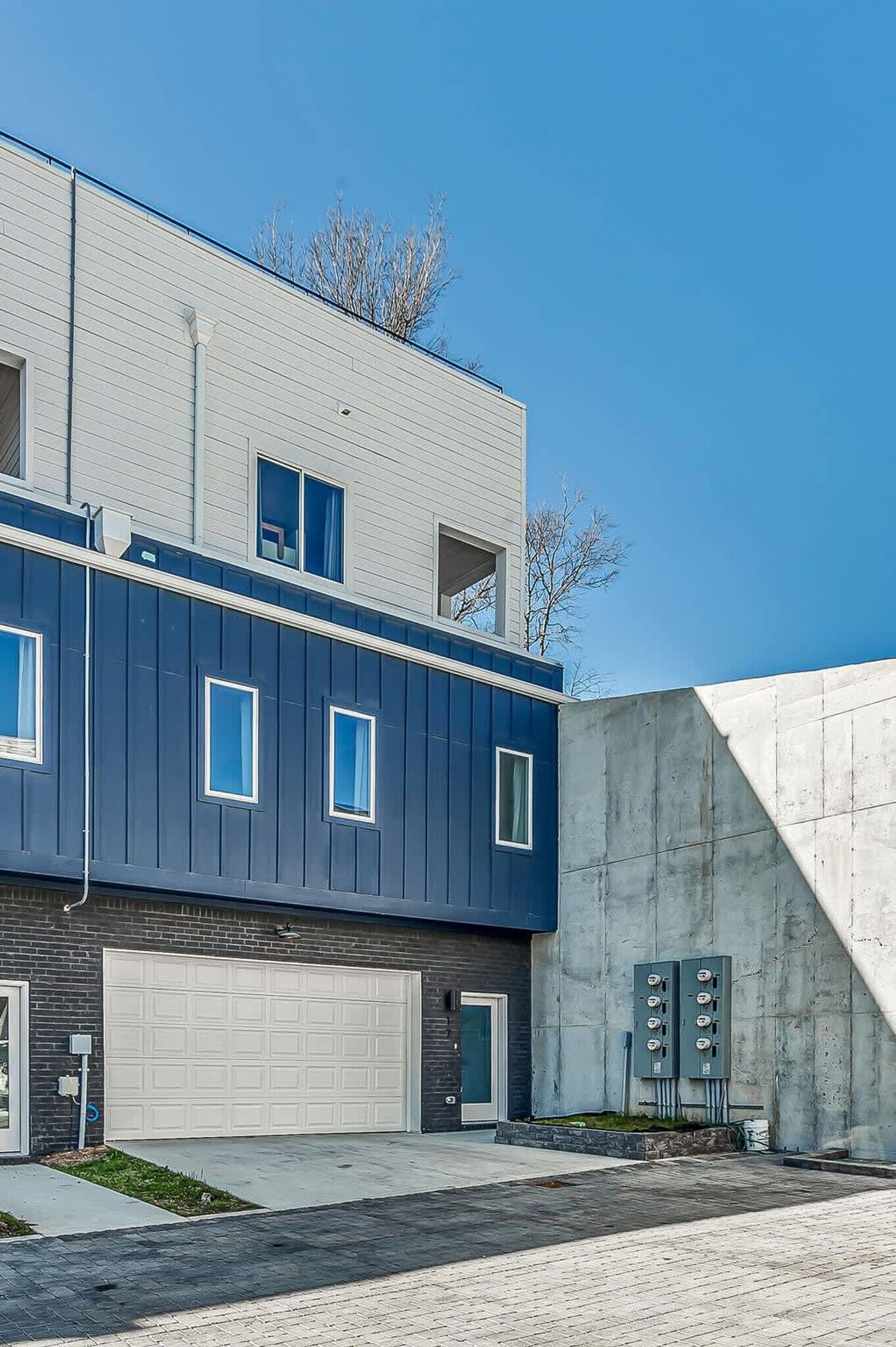 Building Photo - 2131 Goodrich Ave
