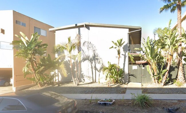 Building Photo - 3333 E Wilton St