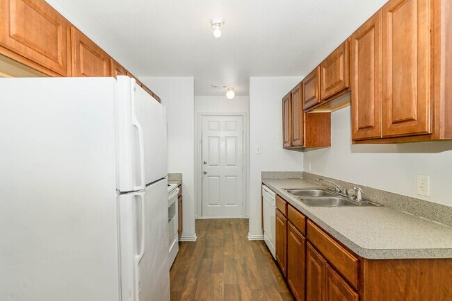 Building Photo - Comfort and Convenience of 3BD/2BA Duplex in Fort Worth!