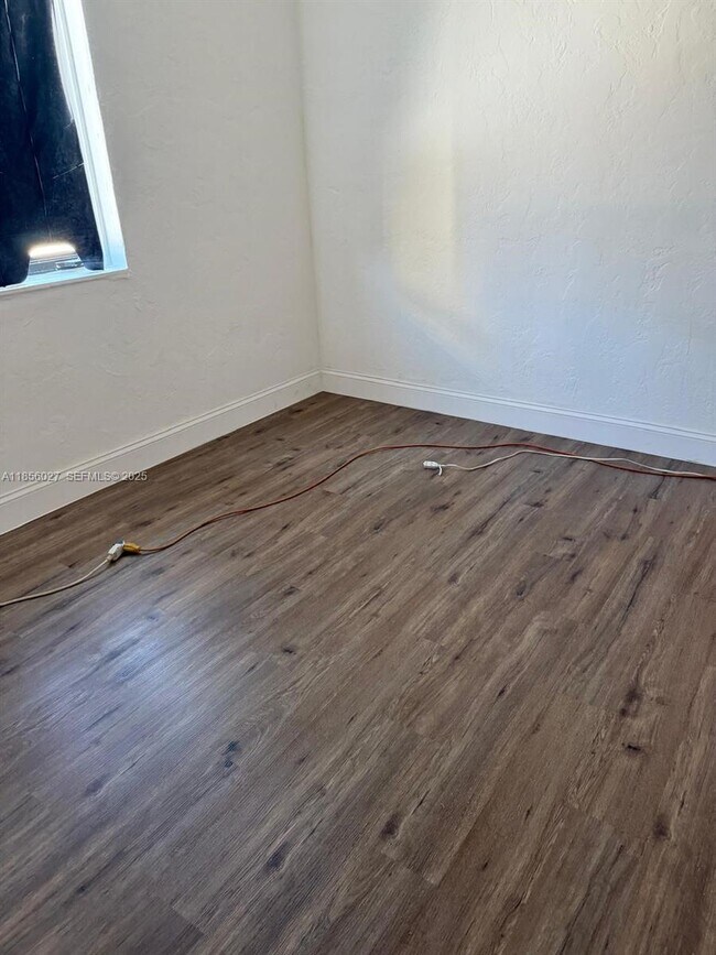 Building Photo - 1432 NE 163rd St