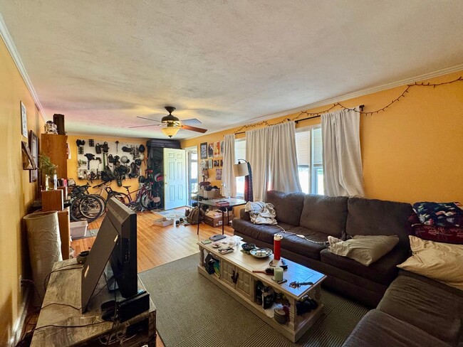 Building Photo - Charming Carrboro Classic | 3-Bedroom Home Steps from Downtown!