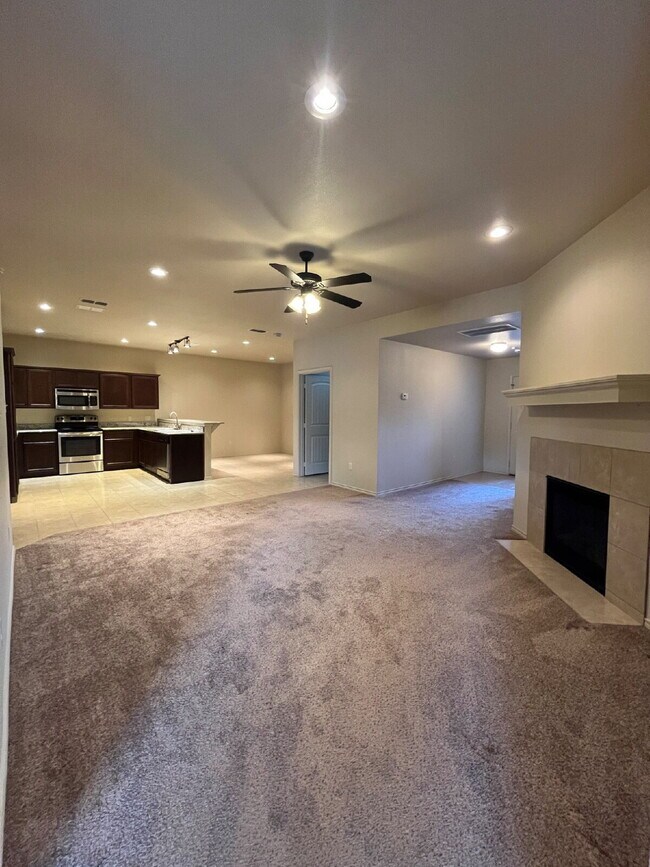 Building Photo - Cute 3/2/2 townhome in the Lubbock-Cooper ...