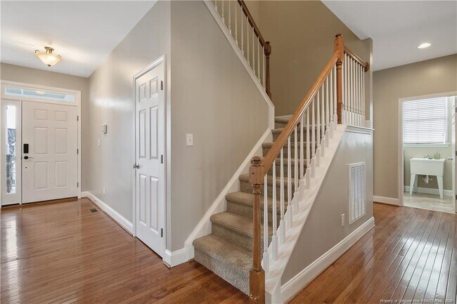 Building Photo - 147 Lamplighter Way