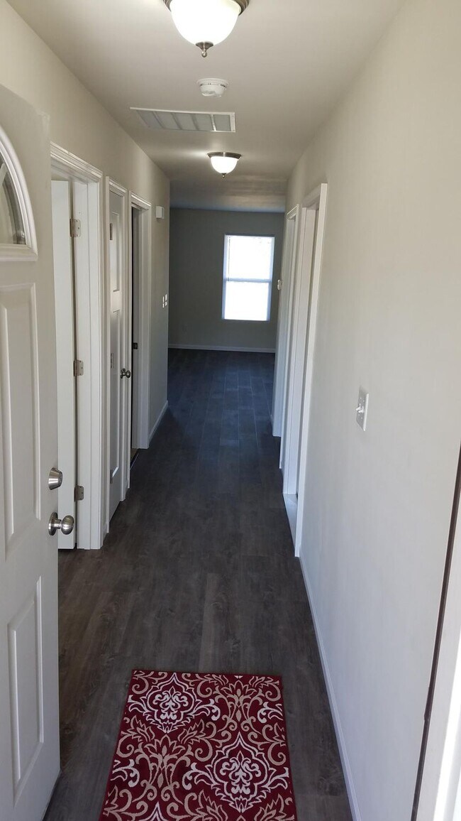 Building Photo - 105 Scarsdale Cir