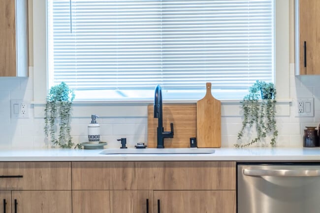 Building Photo - 3505 NE Creston Ave