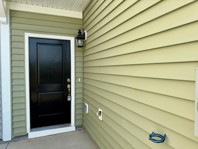 Building Photo - 276 Shingle Oak Rd